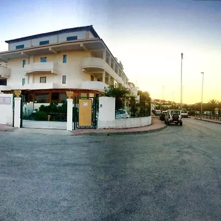 Per Manfredi Vieste, Fronte Mare Con Parcheggio *